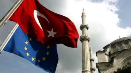 Lammert fordert mehr Religionsfreiheit von Türkei