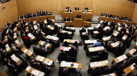 Derzeit wird heftig über die Nebenjobs von Bundestagsabgeordneten diskutiert. Bild: dpa 