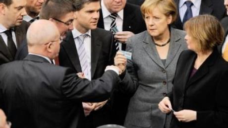 Bundestag billigt Etat mit Rekordschulden