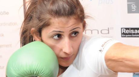 Die Boxerin Rola El Halabi kämpft um den WM-Titel.