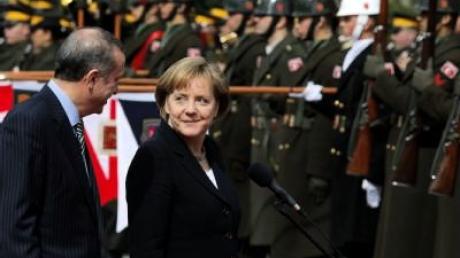 Merkel und Erdogan bei Streitthemen uneins