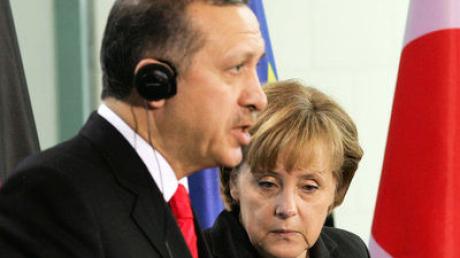 Bundeskanzlerin Angela Merkel (CDU) und der türkische Ministerpräsident Recep Tayyip Erdogan. (Archivbild: dpa)