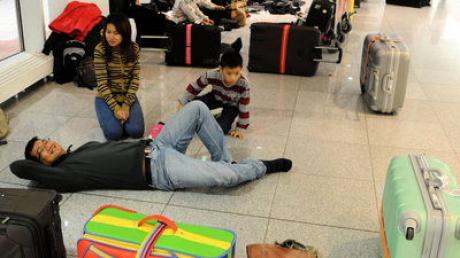 Flugreisende sitzen in München am Flughafen fest. Ihr Flug nach Bangkok wurde annulliert.