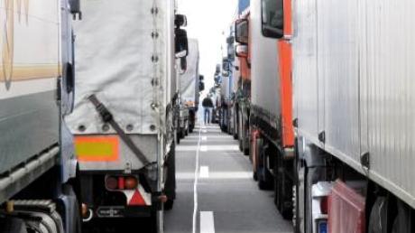 Sonntagsfahrverbot für Lastwagen wird gelockert