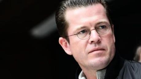 Guttenberg räumt Fehler in Kundus-Affäre ein