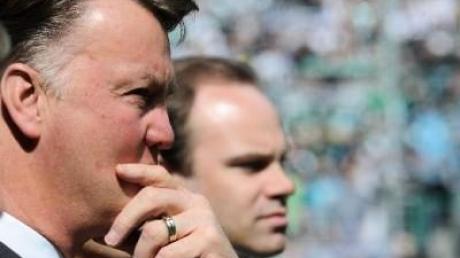 Skeptischer Blick: Louis van Gaal, Trainer des FC Bayern München