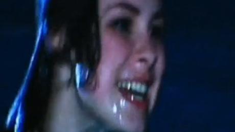 Lena Meyer-Landrut hat viel Spaß bei den Dreharbeiten im Pool...Bild: RTL Screenshot