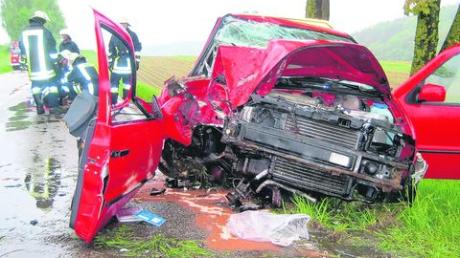 Eine 21-jährige Autofahrerin erlitt bei einem Unfall bei Odelzhausen zahlreiche Prellungen. Foto: Johann Eibl