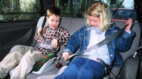 ADAC testet Kindersitze: Keiner fiel durch