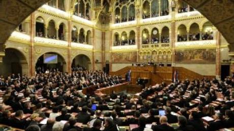 Ungarn will Angst vor Staatspleite zerstreuen