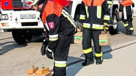 Ihre Kenntnisse in Technischer Hilfsleistung stellten die Dasinger Feuerwehrleute bei der Leistungsprüfung unter Beweis. Foto: Feuerwehr Dasing
