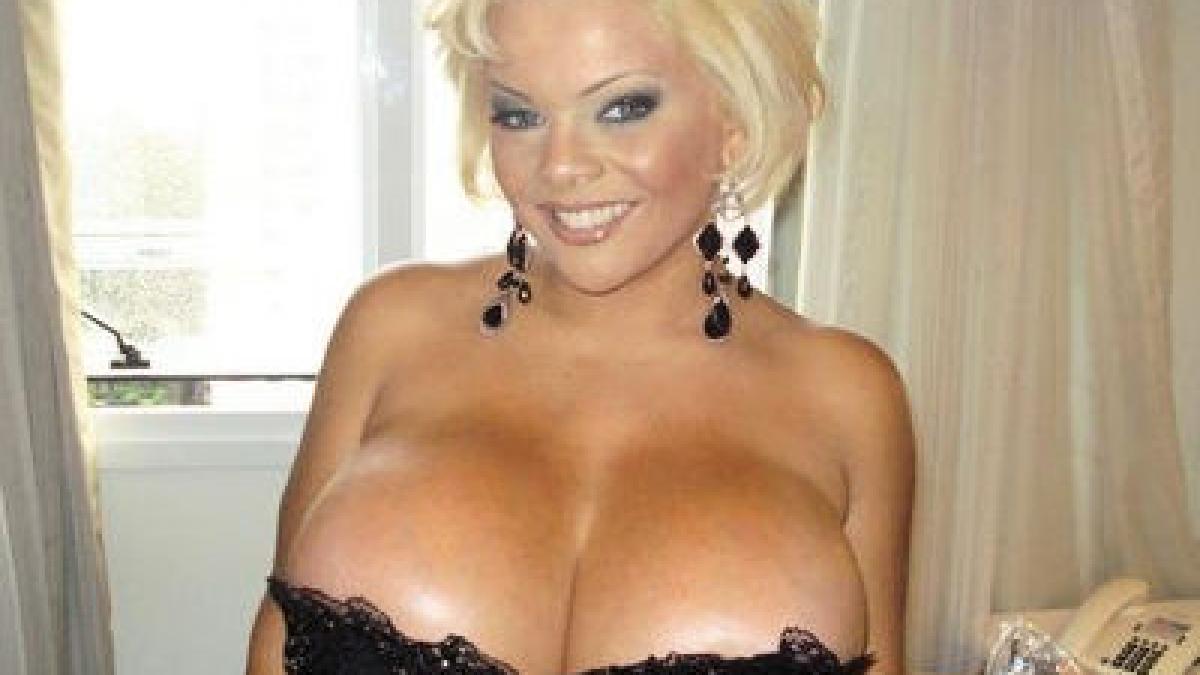 Frau mit den größten brüsten nackt