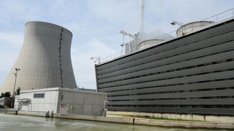 Die Kühlanlage des Atomkraftwerks Isar 1. Bild: dpa