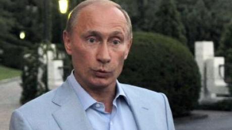 Putin spricht und singt mit enttarnten Spionen