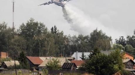 Viele Tote durch Feuer und Stürme in Russland