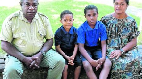 Der evangelische Pfarrer Walon Kumer aus Papua-Neuguinea kommt im Sommer 2011 mit seiner Familie nach Geltendorf. Foto: Obermeyer/MissionEineWelt