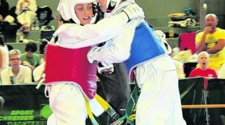 Hier geht es richtig zur Sache: Lorenzo (links) beim Taekwondo. Foto: dada
