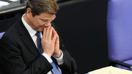Kritik an Westerwelle: Umfragetief beunruhigt FDP