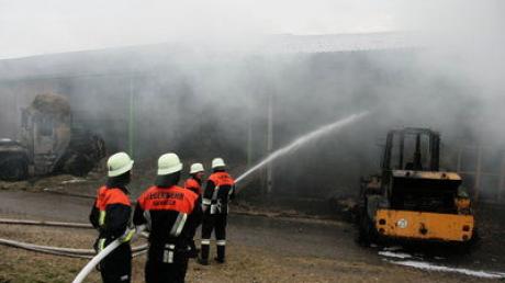 Großbrand in einer Maschinenhalle in Forheim (Foto: Dieter Mack)