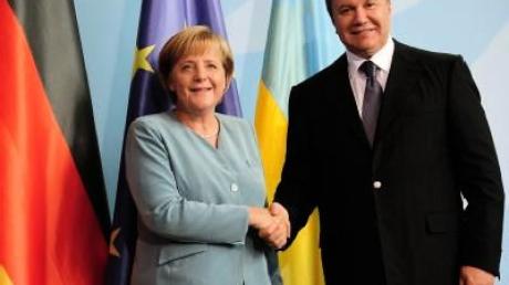 Merkel verspricht Ukraine Hilfe bei EU-Annäherung