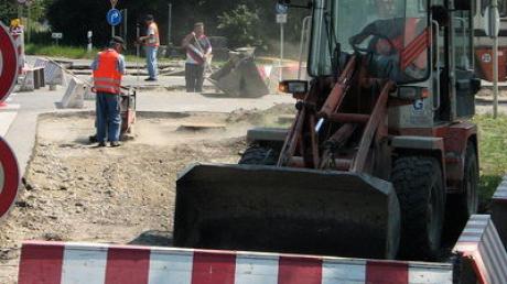In Friedberg fahren auf der B300 die Baumaschinen auf (Archivfoto)