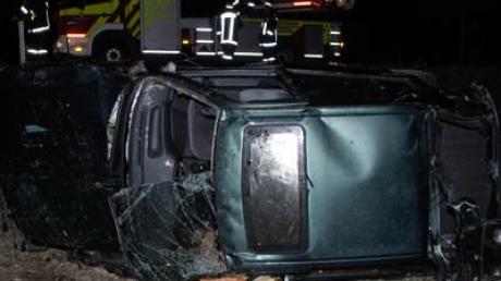 Dieses Unfallauto zwischen Graben und Schwabmünchen gibt der Polizei Rätsel auf. Bild: Radloff