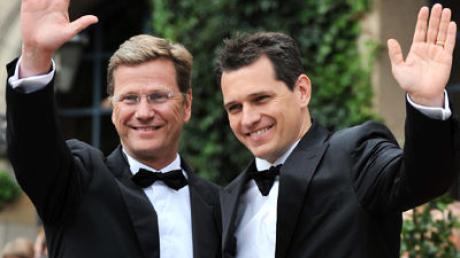 Guido Westerwelle und Michael Mronz. (Archivbild: dpa)