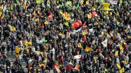 100 000 demonstrieren gegen Atompolitik