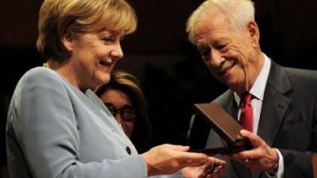 Merkel für deutsch-jüdische Aussöhnung ausgezeichnet