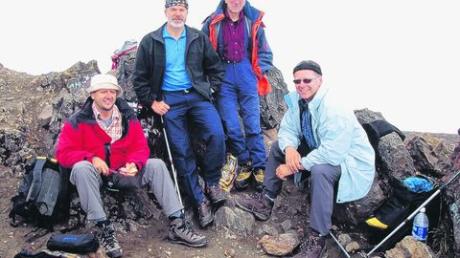 Vier Meringer vom Alpenverein besteigen einen 6000er in Ecuador (von links): Franz Walch, Franz Schiele, Herbert Schön, Josef Pemsl. Foto: Schiele