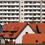 Wohnkosten belasten Privathaushalte in Deutschland enorm.