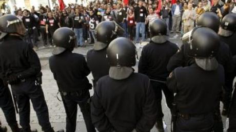 Wut in Europa: Großdemos, Generalstreik, Flugausfälle