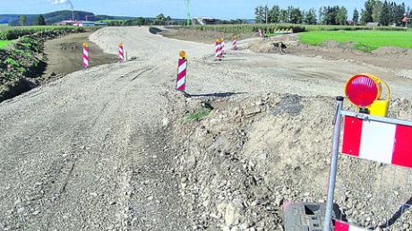 Zwischen der Autobahnanschlussstelle Erkheim und der Gemeinde Sontheim wird derzeit eine neue Staatsstraße gebaut. Foto: Heckelsmüller
