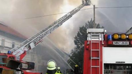 Zu einem Großbrand in Erisried rückte die Feuerwehr aus. Bild: Lippmann