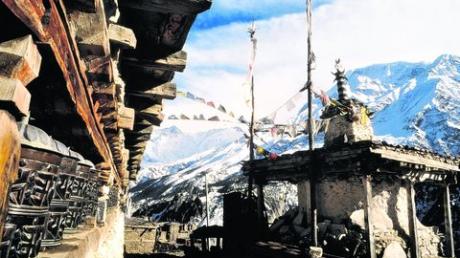 Thomas Bäumels Film "Nepal - über Land und über Berge" lebt von imposanten Bildern wie diesem einer Gebetsstätte. Der Dokumentarfilm zeigt aber auch Porträts über interessante Personen, die der Abenteurer auf seiner Reise getroffen hat. Foto: MZ