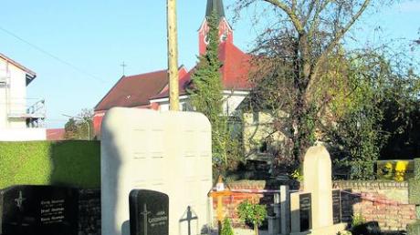 Die Urnenwand auf dem Friedhof gefällt nicht allen in Echlishausen. Bei der Bürgerversammlung wurde das Thema jetzt noch einmal angesprochen. Foto: Sandra Kraus