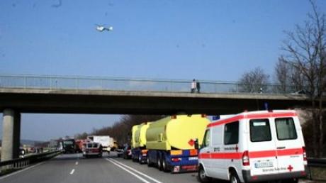 Ein Mann starb bei einem Unfall am Montag auf der B 300 bei Kühbach (nahe Aichach).