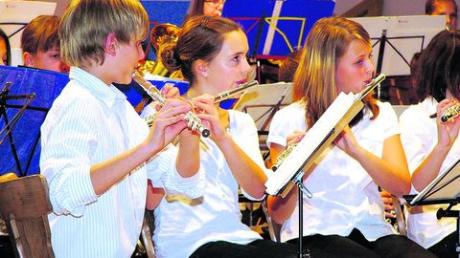 Konzentriert waren die jungen Musiker beim Jubiläumskonzert der Bläserschule am Werk. Fotos: Ulrike Reschke