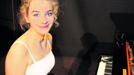 Hoch begabt und erst 15 Jahre alt: Klaviertalent Elisabeth Brauß begeisterte das Publikum beim Abschlusskonzert der Leipheimer "TastenTage". Foto: Kircher