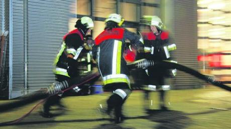 Präzision bei großer Eile demonstrierten zwei Gruppen der Gersthofer Feuerwehr bei der Leistungsprüfung. Foto: Baumeister