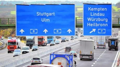 Es geht voran. Gestern ist das Stück der A 8 zwischen Günzburg und dem Autobahnkreuz Elchingen offiziell dem Verkehr übergeben worden. Foto: Stefan Puchner/dpa