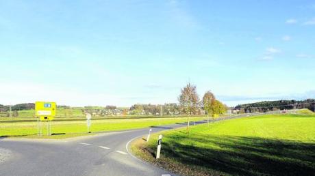 Diese Fläche in Burgau zwischen dem Kreisverkehr Richtung Mindelaltheim und der Konzenberger Brücke soll nach dem Willen einiger Stadträte in Burgau auch als Gewerbefläche genutzt werden. Archivfoto: Weizenegger