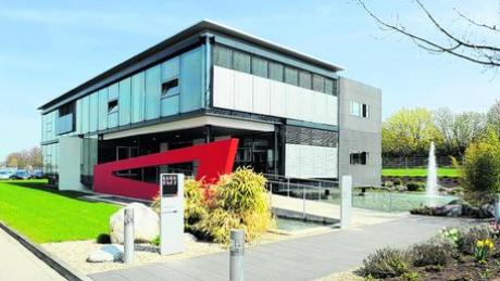 Der Firmensitz in Jettingen-Scheppach. Zur Unternehmensgruppe gehört seit Neuestem auch die Firma Walcher & Rees aus Heidenheim.