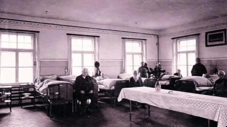 In den 1930er-Jahren nächtigten die Bewohner in der Stiftung St. Johannes in großen Schlafsälen. Heute haben sie Zimmer.