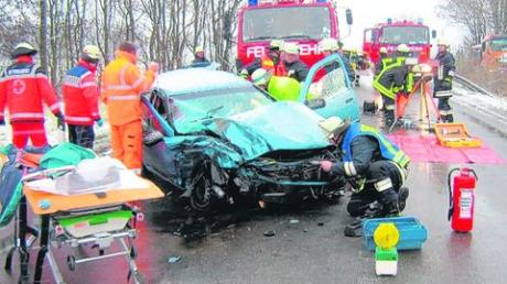 Die 32-jährige Fahrerin eines Nissan war von Kissing in Richtung Augsburg unterwegs, als sie die Kontrolle über ihr Fahrzeug verlor. Foto: Polizei Friedberg
