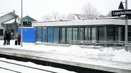 Der Bahnhof Lagerlechfeld: Weil das automatische Stellwerk auf sich warten lässt, gibt es weiter einen Fahrdienstleiter. Foto: Steck