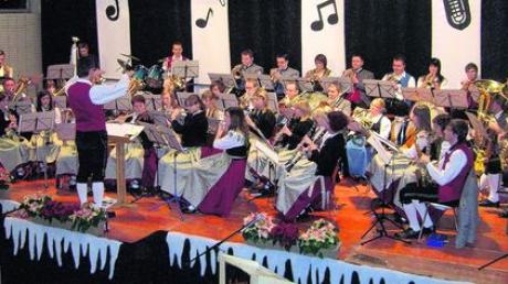 Gemeinsam gaben die Musikvereine aus Frauenriedhausen und Haunsheim ein gelungenes Konzert. Auch die Jugendkapelle zeigte ihr Können. Foto: MV 