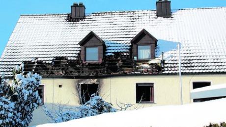 Bei einem Brand in einem Mehrfamilienhaus in Baar-Ebenhausen ist ein 49-Jähriger ums Leben gekommen. Der Mann hatte zuerst noch die anderen Hausbewohner vor dem Feuer gewarnt. Foto: Luzia Riedhammer