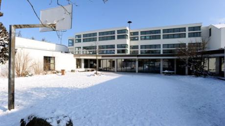 Die Grundschule in Steppach wird trotz neuer Außendämmung seine gegliederte Fassade behalten.