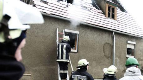 Bei einem Brand in Harburg sind zwei Menschen ums Leben gekommen.